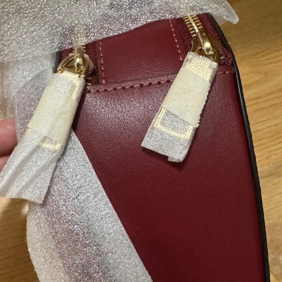 🍒 Coach Heart Crossbody Bag In Signature Canvas With Cherry Print - Picture 11 of 12